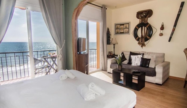 VORAMAR LOFT BY BLAUSITGES Stunning sea views from this beach front studio