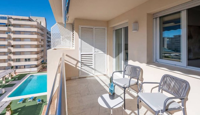 ARTFULLY DESIGNED FLAT WITH GREAT SEA VIEWS, PERFECT LOCATION, BBQ & TERRACE