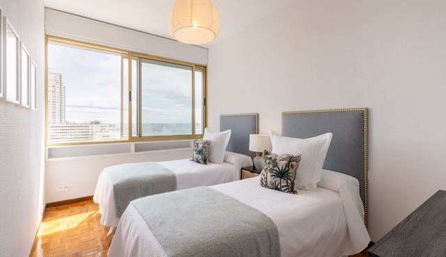 Vibrant 2-Bed Apartment for 4 in Madrid