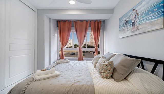 Apartment "Refugio del Mar" with Sea View, Shared Pool & Wi-Fi