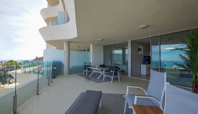STUPA HILLS 2bed with sea view , spa , indoor pool