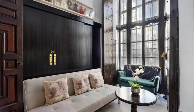Exclusive Apartment in Palace with Balcony, Wi-Fi and Air Conditioning