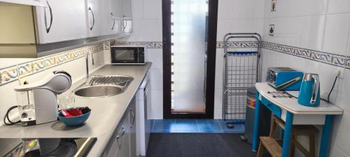 "Mountain View" 2 Bedroom Apartment with Pools Parking
